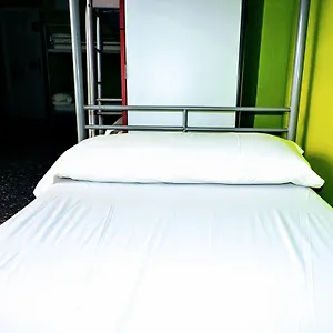https://feetup-yellow-nest-hostel-barcelona.topbarcelonahotels.com